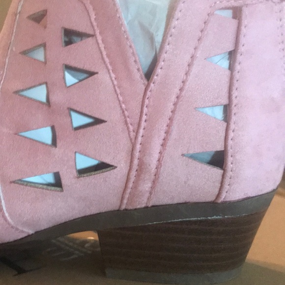 Last Pair! Size 6, get them now start wearing now! - Picture 3 of 5